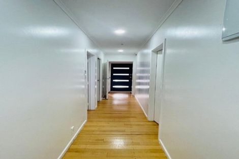 Photo of property in 60 Glen Marine Parade, Glendene, Auckland, 0602