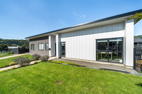 Photo of property in 1 Taraiti Crescent, Kenepuru, Porirua, 5022