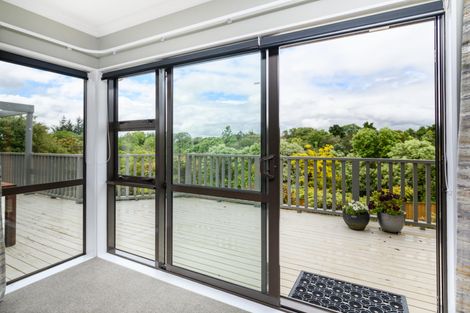 Photo of property in 11 Greenwood Place, Fitzherbert, Palmerston North, 4410