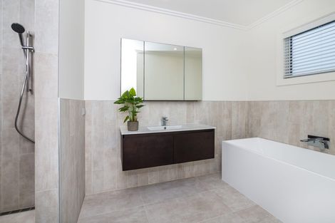 Photo of property in 2 Lochinvar Lane, Acacia Bay, Taupo, 3385