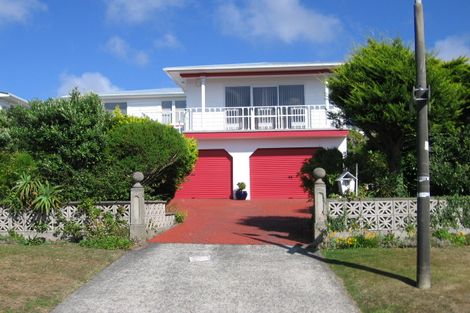 Photo of property in 18 Kingston Heights Road, Kingston, Wellington, 6021