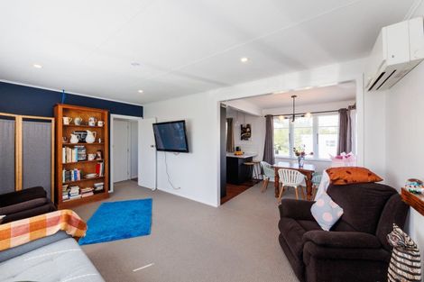 Photo of property in 17 Peters Avenue, Cloverlea, Palmerston North, 4412