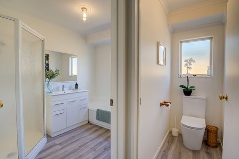 Photo of property in 35 Northmeadow Drive, Rototuna, Hamilton, 3210