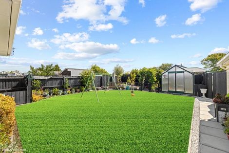 Photo of property in 15 Waratah Street, Avondale, Christchurch, 8061