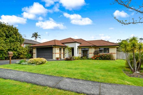 Photo of property in 5 Fairford Avenue, Henderson, Auckland, 0612