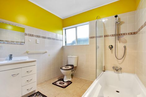 Photo of property in 20a St Leonards Road, Kelston, Auckland, 0602