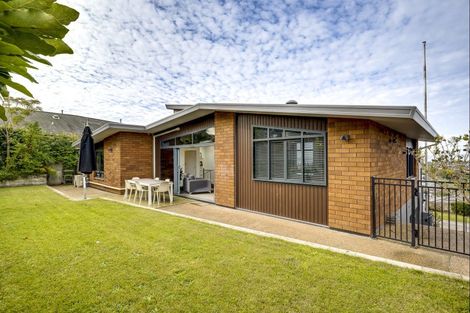 Photo of property in 13 Havelock Road, Hospital Hill, Napier, 4110