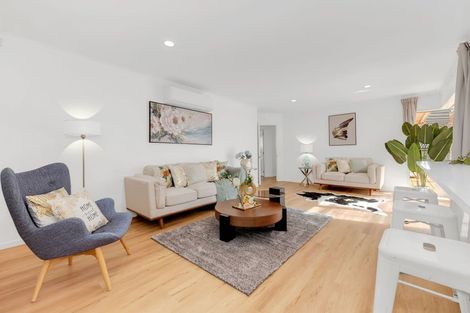 Photo of property in 5 Point View Link, East Tamaki Heights, Auckland, 2016