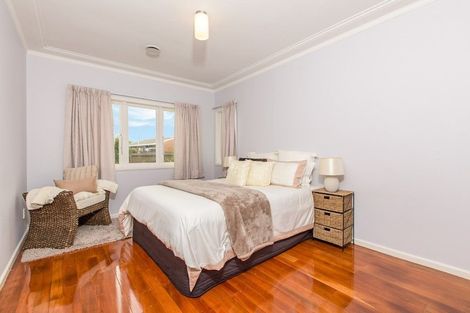 Photo of property in 4164 Great North Road, Glendene, Auckland, 0602