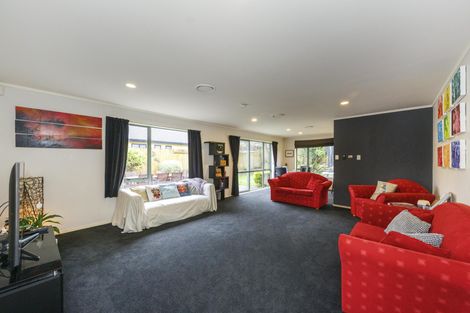 Photo of property in 3 Logan Way, Kelvin Grove, Palmerston North, 4414