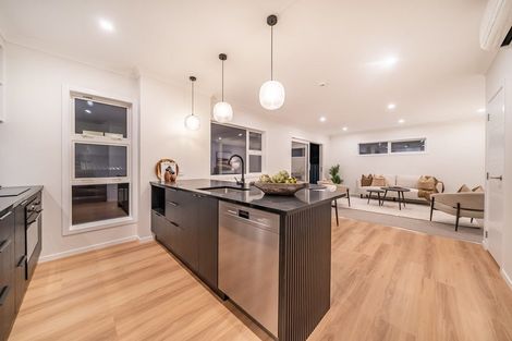 Photo of property in 70d Heretaunga Square, Silverstream, Upper Hutt, 5019