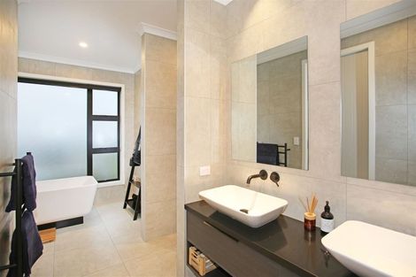 Photo of property in 5 Braxonne Close, Pukekohe, 2120