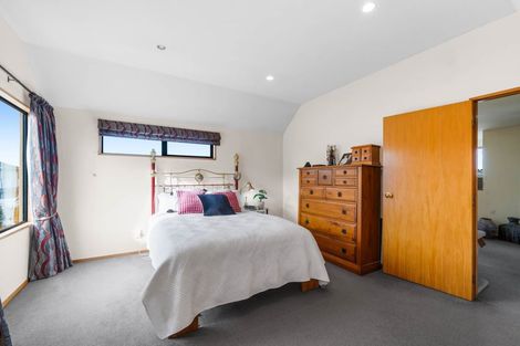 Photo of property in 140 Memorial Avenue, Burnside, Christchurch, 8053