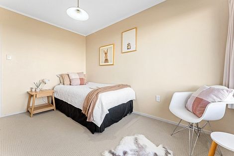 Photo of property in 38 Balmain Road, Chatswood, Auckland, 0626