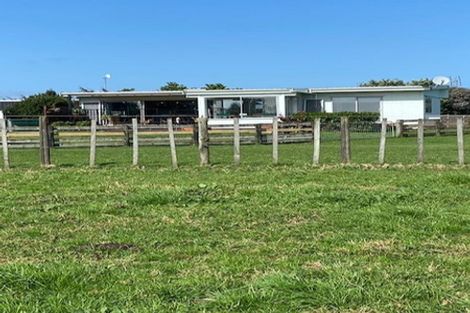 Photo of property in 84 Kaihau Road, Karioitahi, Waiuku, 2683