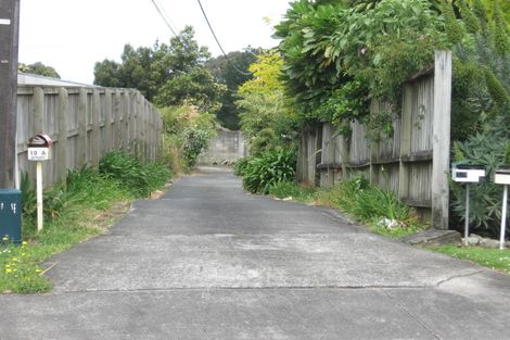 Photo of property in 2/19 Merton Avenue, Glenfield, Auckland, 0627