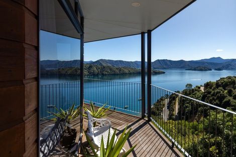 Photo of property in 21 Marina View, Waikawa, Picton, 7281