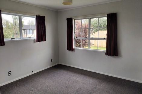 Photo of property in 98 Oakfield Crescent, Pukete, Hamilton, 3200