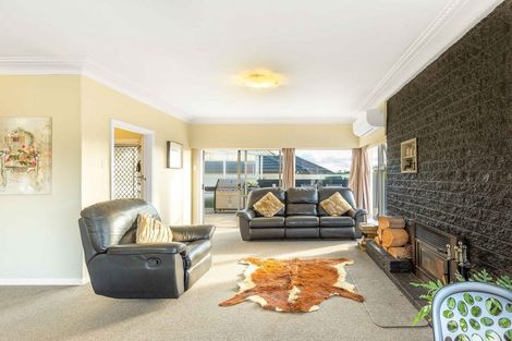 Photo of property in 18 Wellesley Road, Mangere Bridge, Auckland, 2022