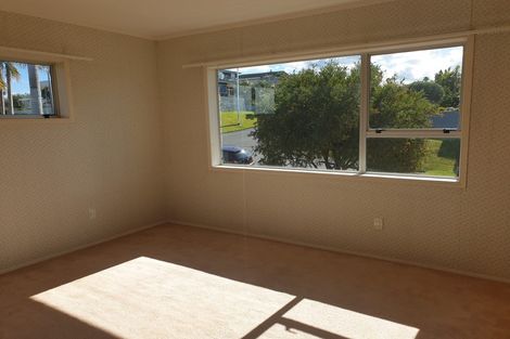 Photo of property in 2/8 Rahopara Street, Castor Bay, Auckland, 0620