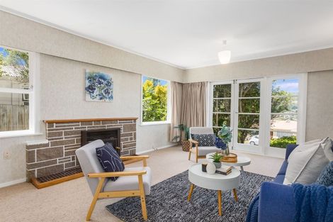 Photo of property in 35 Saint Johns Terrace, Tawa, Wellington, 5028