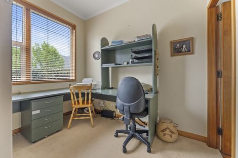 Photo of property in 11 Hughes Avenue, Hokowhitu, Palmerston North, 4410