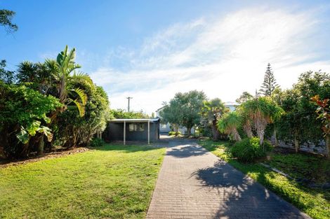 Photo of property in 225 Clifton Road, Te Awanga, 4102