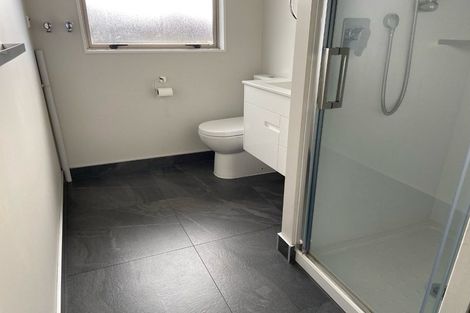 Photo of property in 7 Chilcott Road, Henderson, Auckland, 0612