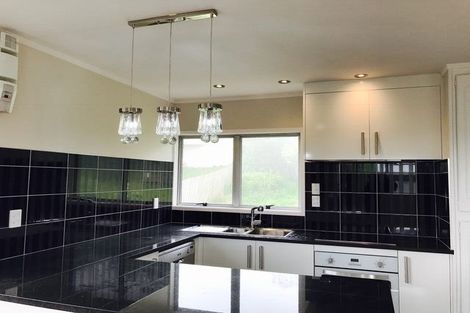 Photo of property in 43 Cedar Heights Avenue, Massey, Auckland, 0614