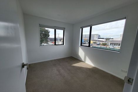 Photo of property in 1 Eileen Newey Place, Henderson, Auckland, 0612