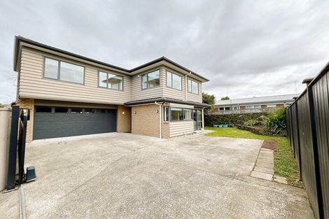 Photo of property in 17 Waiohua Road, Greenlane, Auckland, 1061
