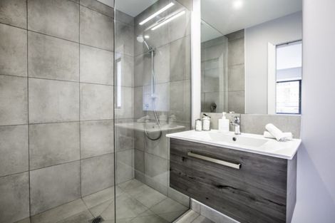 Photo of property in 42 Domett Street, Newlands, Wellington, 6037