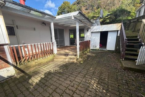 Photo of property in 5 Bird Grove, Stokes Valley, Lower Hutt, 5019