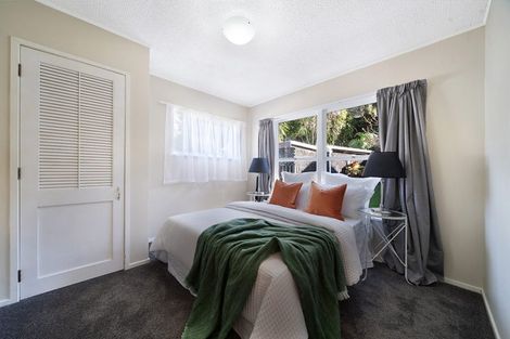 Photo of property in 28 Manhattan Heights, Glendene, Auckland, 0602