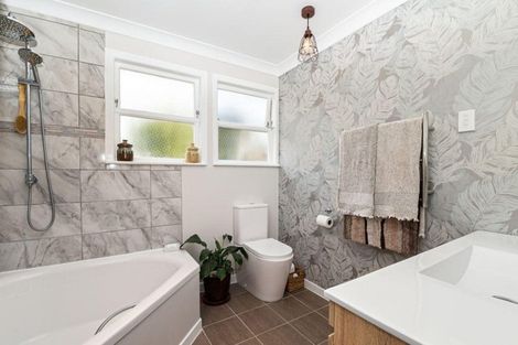 Photo of property in 14 Justin Place, Te Atatu Peninsula, Auckland, 0610