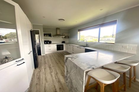 Photo of property in 7 Sealand Place, Mangere Bridge, Auckland, 2022