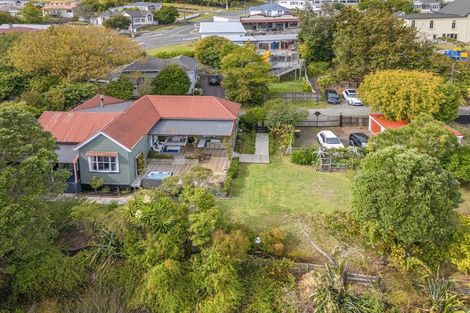 Photo of property in 1 Green Lane, Helensville, 0800