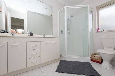 Photo of property in 22 Montecito Place, Golflands, Auckland, 2013