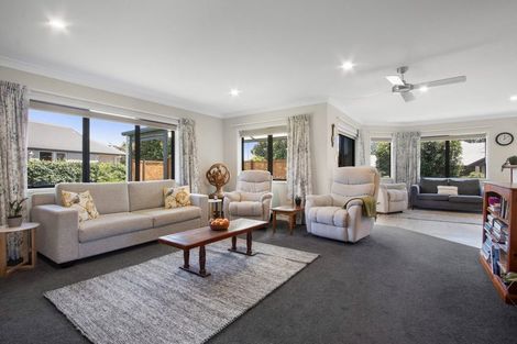 Photo of property in 2 Bransley Grove, Katikati, 3129