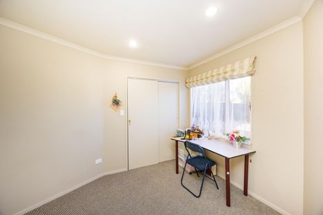 Photo of property in 111 Ruapehu Drive, Fitzherbert, Palmerston North, 4410
