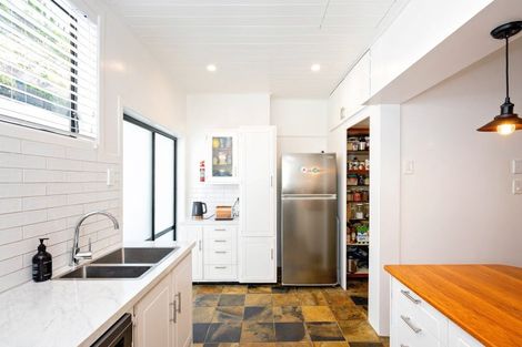 Photo of property in 6 Cameron Road, Bluff Hill, Napier, 4110