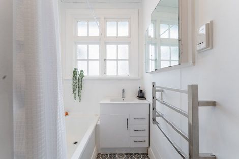 Photo of property in 19 Mornington Road, Balaclava, Dunedin, 9011