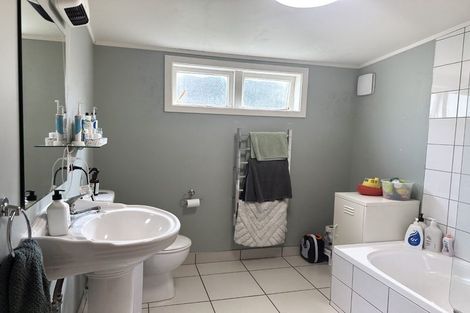 Photo of property in 269 High Street North, Carterton, 5713