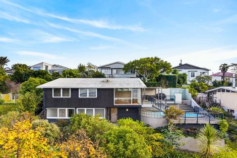 Photo of property in 17 Spencer Road, Hospital Hill, Napier, 4110
