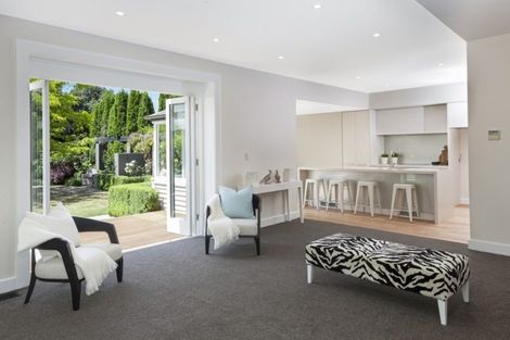 Photo of property in 21 Saint Andrews Square, Strowan, Christchurch, 8052