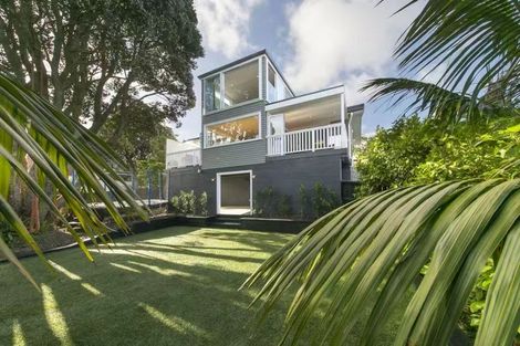 Photo of property in 124 Golf Road, New Lynn, Auckland, 0600