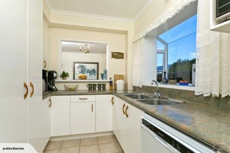 Photo of property in 2/4 Frater Avenue, Milford, Auckland, 0620