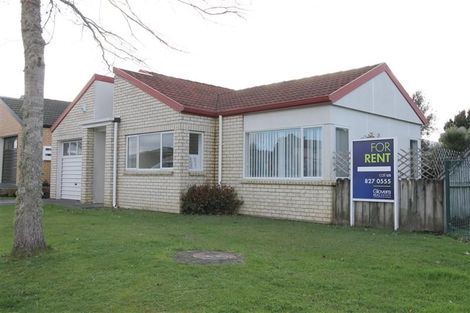 Photo of property in 33 Blueridge Close, Sunnyvale, Auckland, 0612