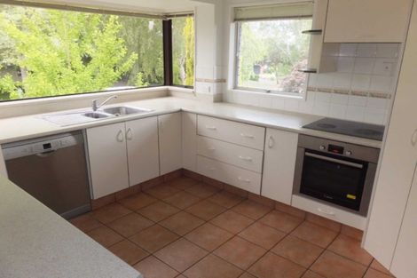 Photo of property in 17 Highland Place, Avonhead, Christchurch, 8042