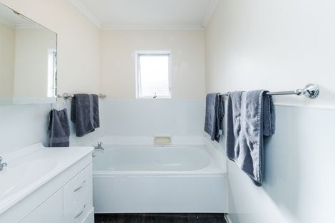 Photo of property in 9 Lyndale Place, Kelvin Grove, Palmerston North, 4414